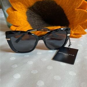 NWT! Kendall and Kylie sunglasses